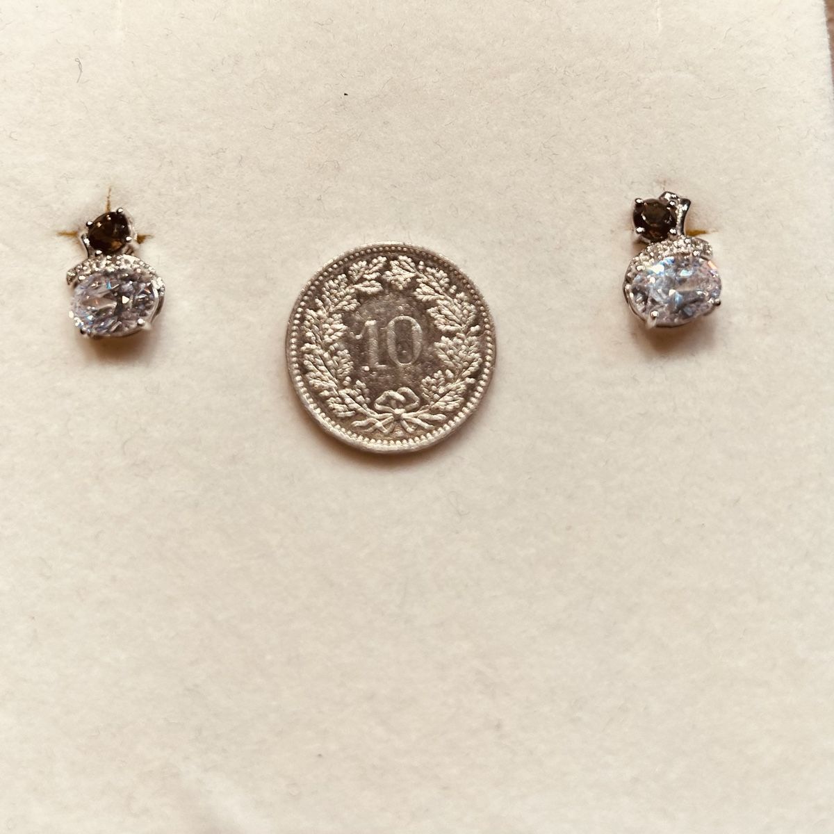 Orecchini pendenti & Orecchini a lobo: Wunderschöne Ohrstecker Weissgold 750 – Nuovo (secondo la descrizione) da St. Gallen venduto da Mimimanja92 5