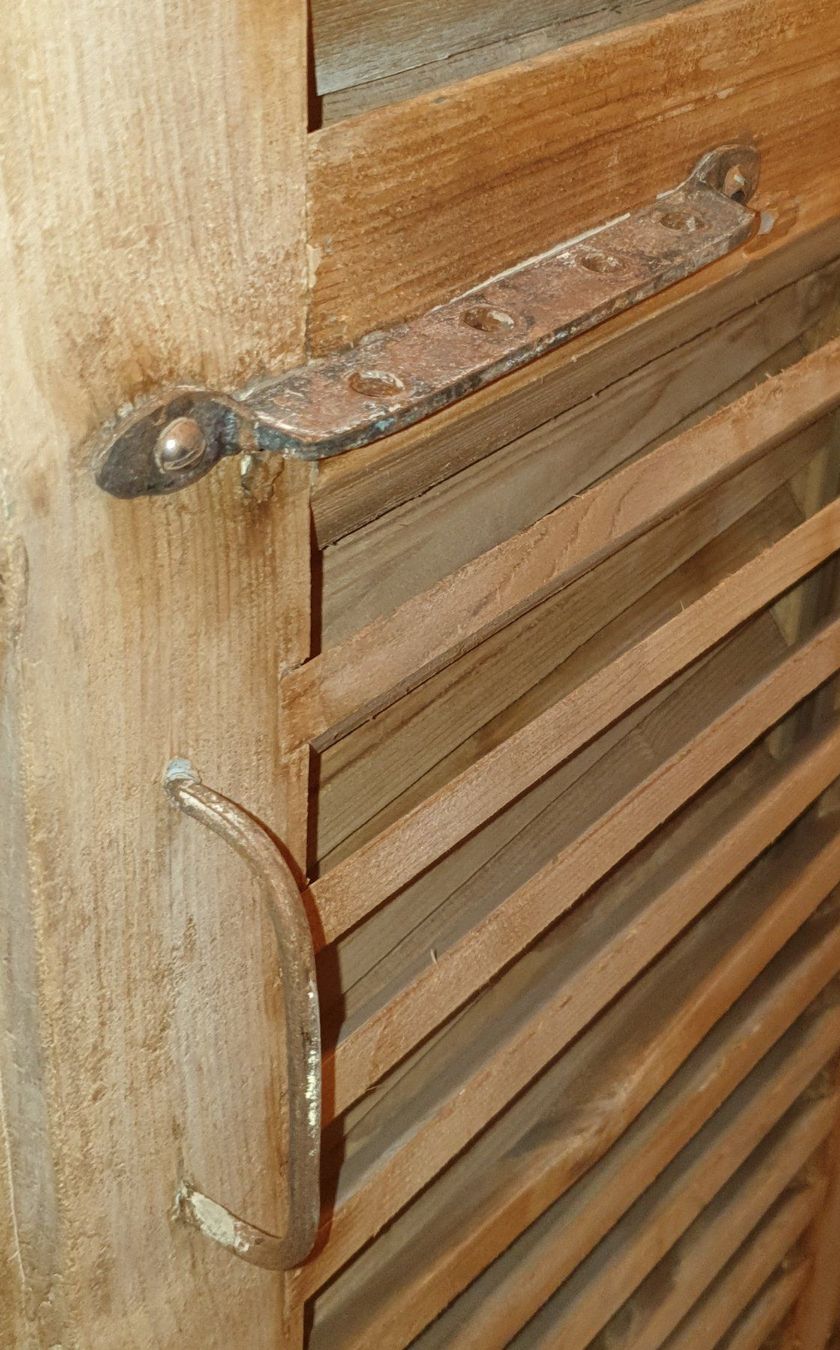 Tutte le decorazioni: Volets anciens (5) sablés pour décoration – Usato da Cernier venduto da Alpin19