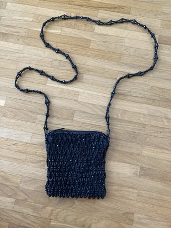Sommertasche mit Perlen und langer Kette neu