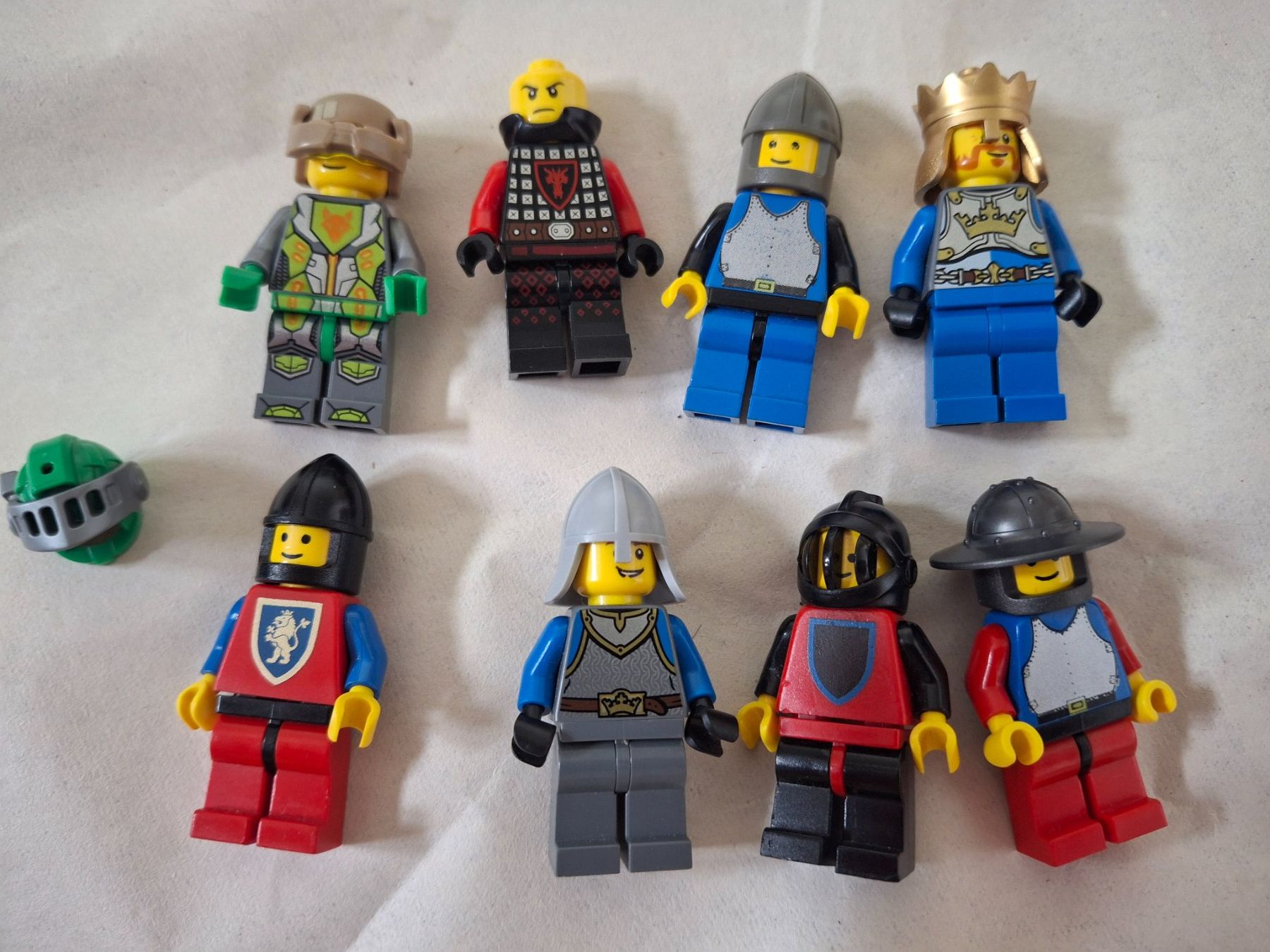 Lego Spielzeuge: Lego 8 ritter Figuren – Gebraucht aus Kölliken von art-deko