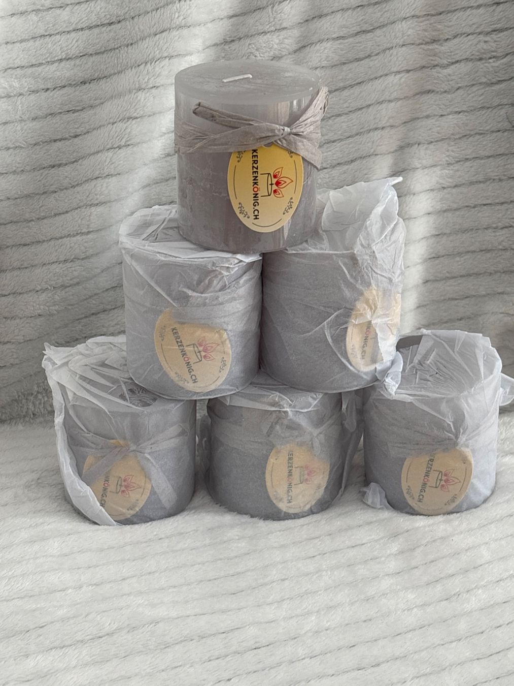 Candele: 6 wunderschöne graue Kerzen 8x7cm – Nuovo e nell'imballaggio originale da Oberegg venduto da MR-shop