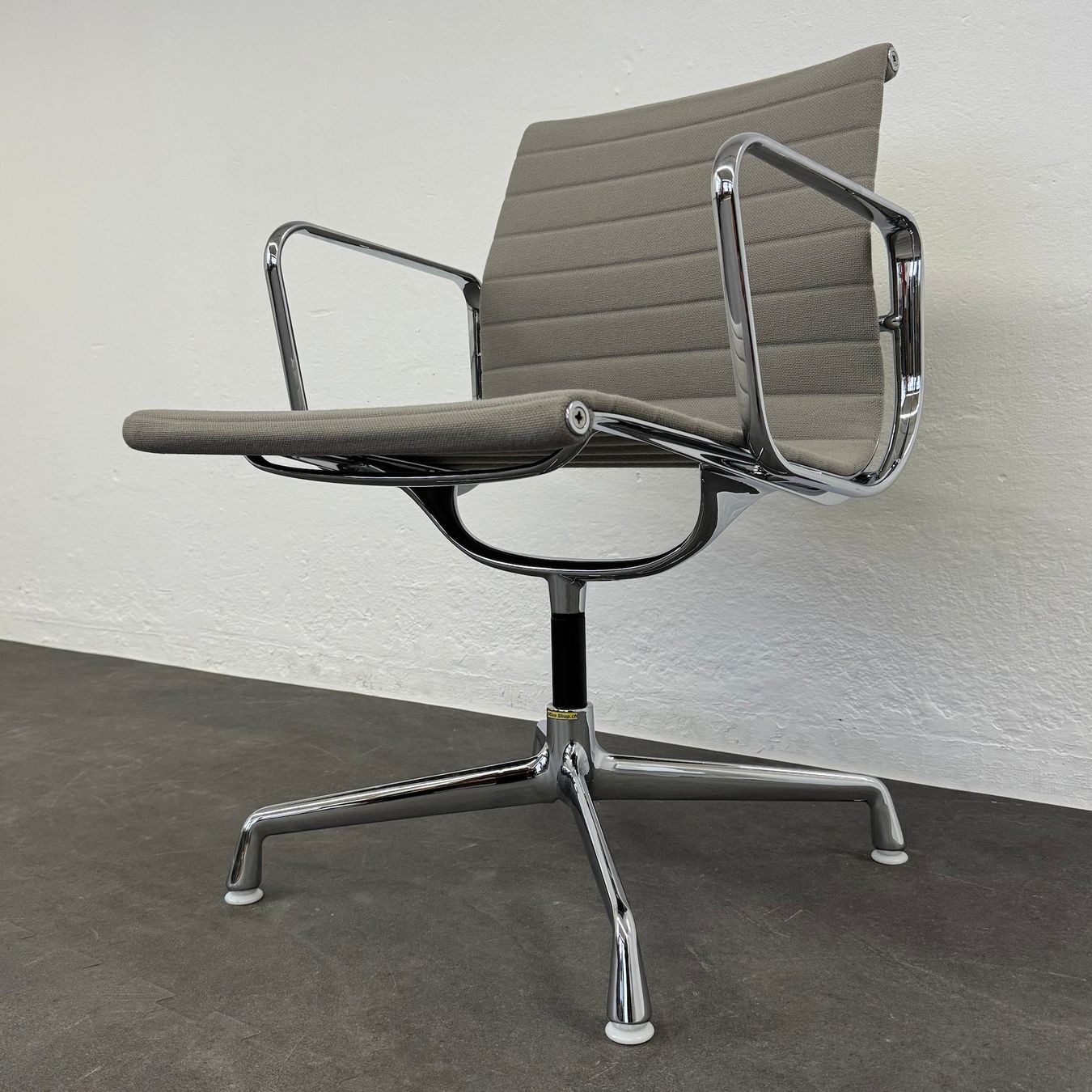 Sedie: Vitra Eames Alu Chair EA108 Hopsak – Usato da Schönenwerd venduto da mcofficeshop 6