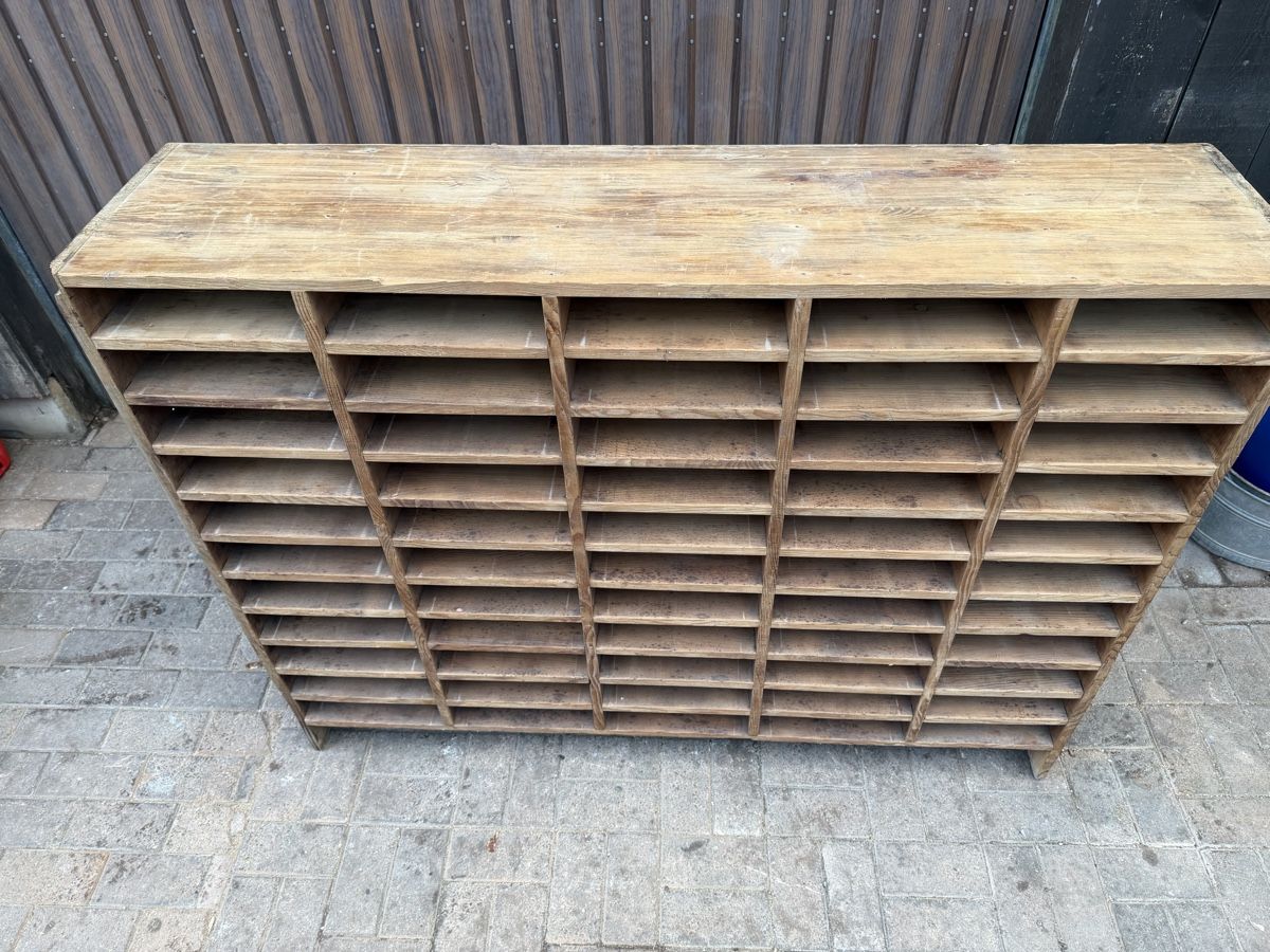 Scaffali: Post Sortiergestell Antik – Usato da Brienz BE venduto da soto718 2