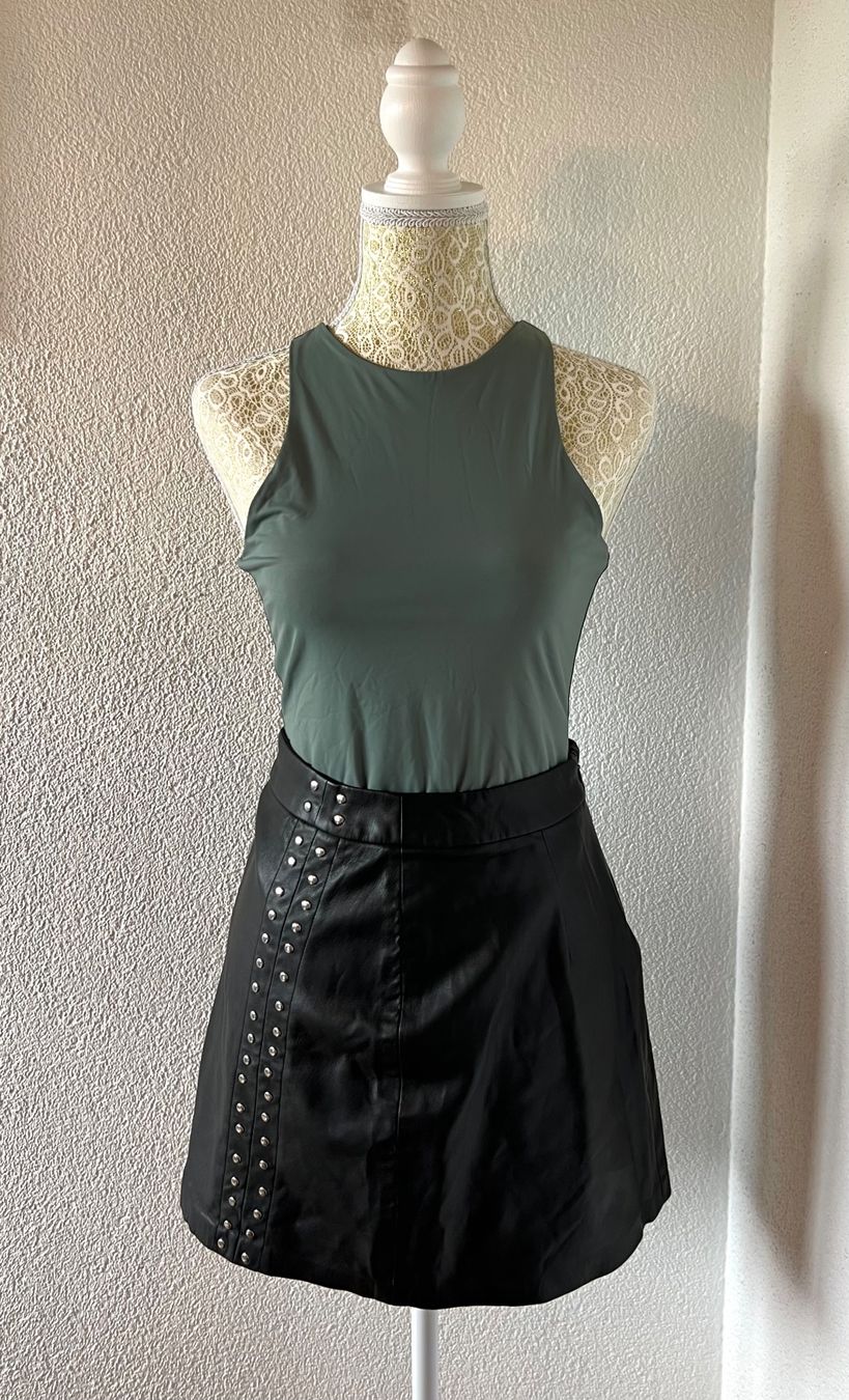 Top: Salbei Green Body – Usato da Otelfingen venduto da houseofstae