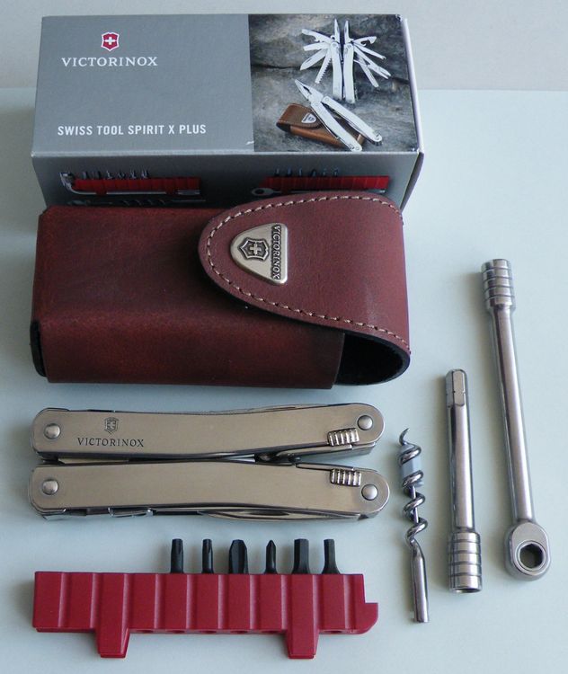 Victorinox Multifunktionswerkzeug SwissTool X Plus (37 Funktionen, Kombi-Zange, Säge, Bit-Schlüssel, Etui) silber