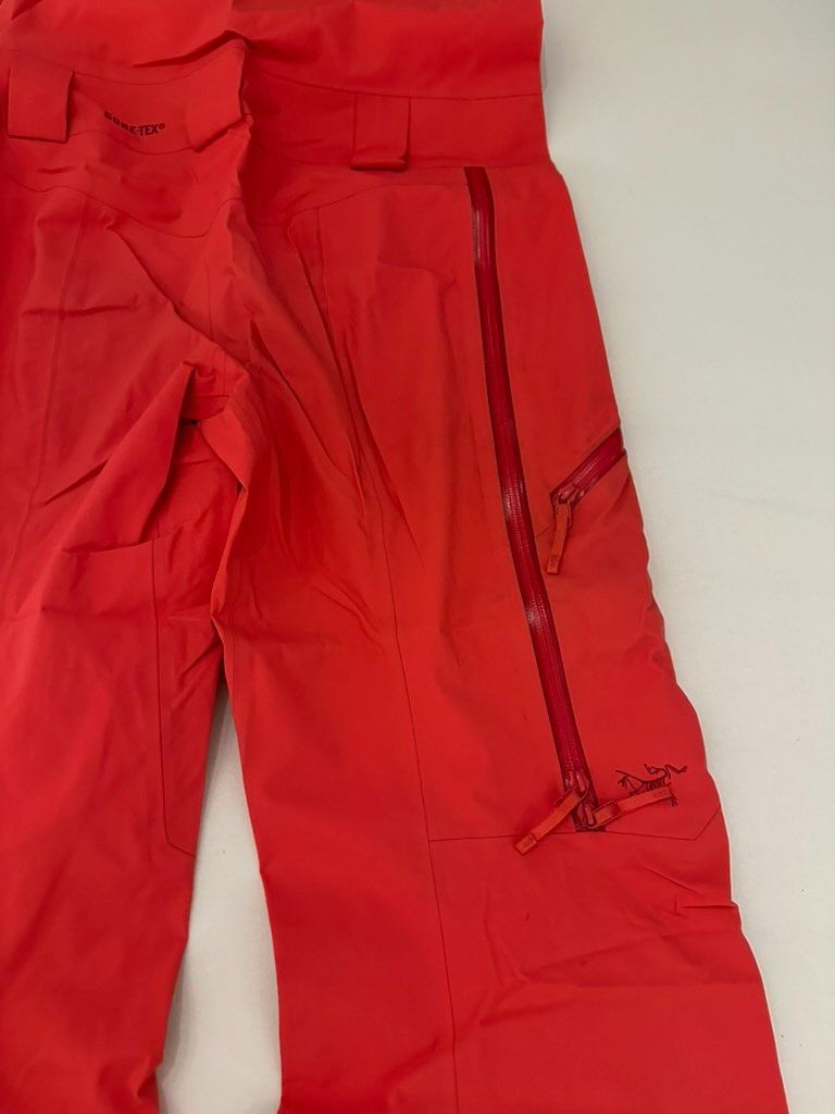 Arcteryx Pantaloni: Arcteryx ski pants with bib – Usato da Dallenwil venduto da ZD2019 6
