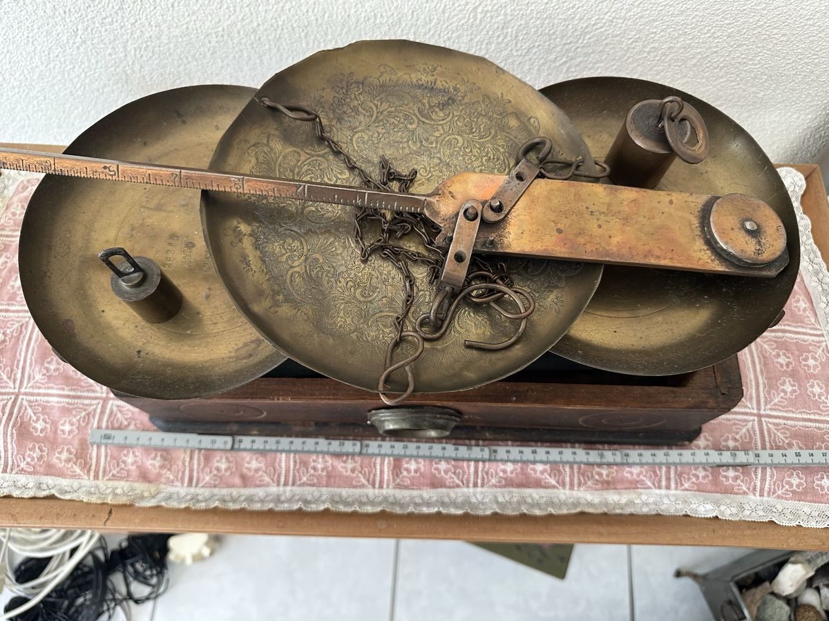 Bilance e pesi: Antike Waage Messing – Usato da Gwatt (Thun) venduto da cumbia 1