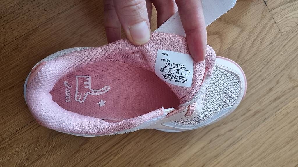 Asics Chaussures hommes: Kinderturnschuhe neu Asics rosa, Gr. 28.5 – D'occasion à Zürich par maliston2013 2