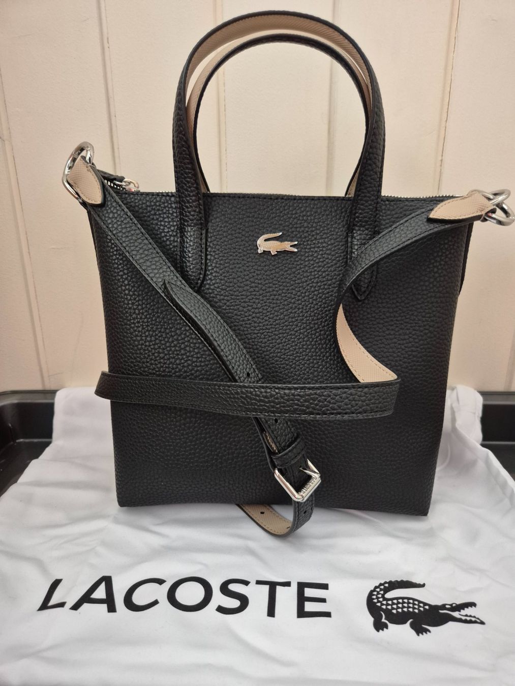 Lacoste Sacs femmes: NEUE LACOSTE Schulter- Handtasche – Neuf (Voir description) à Unteriberg par VOI_69