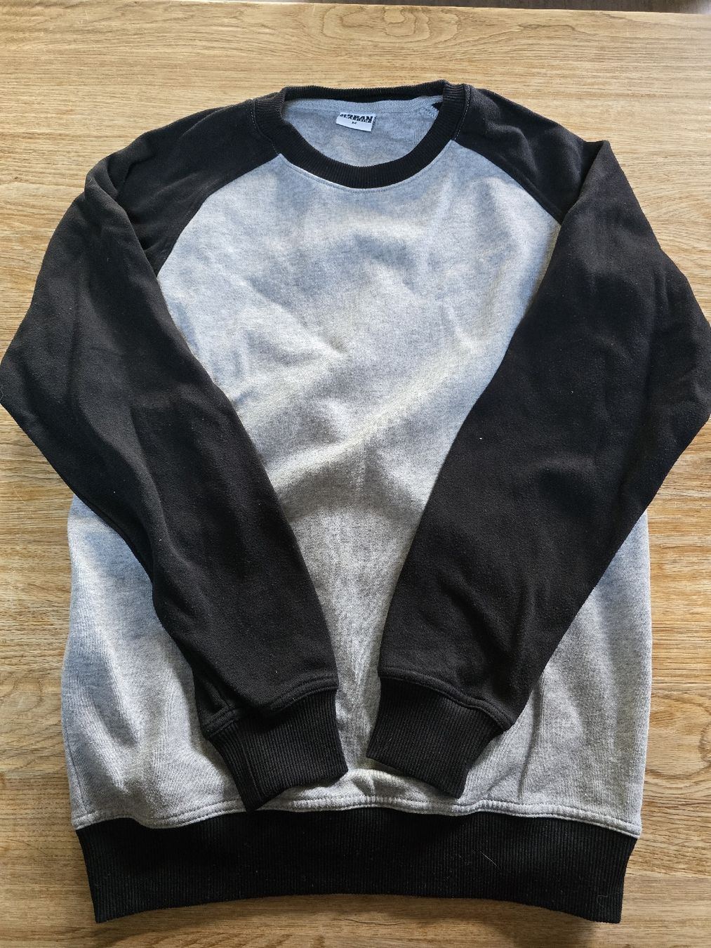 Pullover & Sweatshirts: Pullover Gr.M, Urban classic – Gebraucht aus Morschach von Monikawi