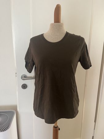Kleiderpaket mit 2 braunen T-Shirts, Grösse S