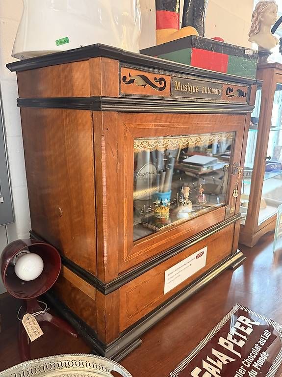 Slot Machine: Antiker Musikautomat – Usato da Nidau venduto da Nintschgu 3