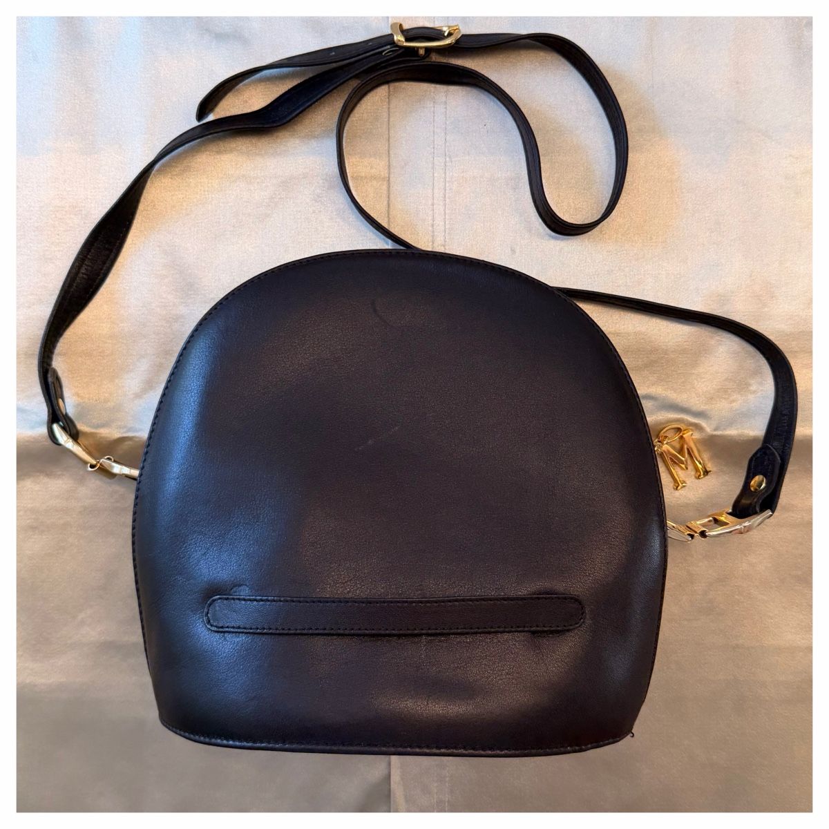 Taschen für Damen: Halbrund geformte Vintage-Umhängetasche – Neu (gemäss Beschreibung) aus Schlieren von RoPue
