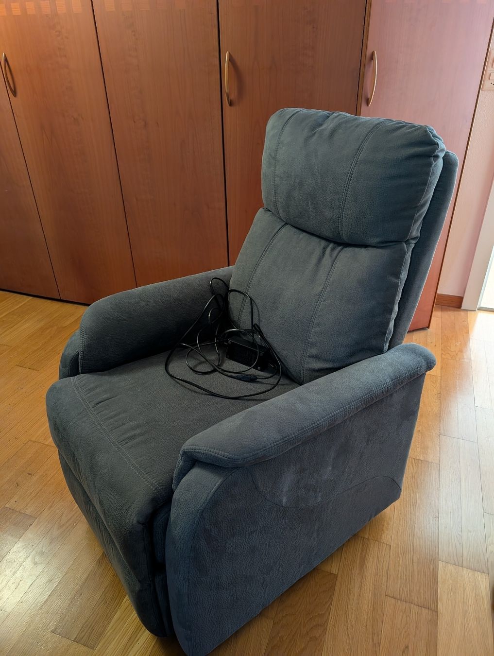 Mömax Poltrone: Relaxsessel in Grau mit motorisierter Aufstehhilfe – Nuovo (secondo la descrizione) da Dübendorf venduto da se7_qwf5 1
