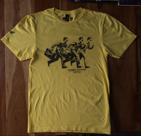 DPST-26 T-Shirt “Kamikaze Tourism”, gelb, Graphic Print