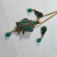 Schmuckset mit Halskette & Ohrsteckern, grün – Neu 568