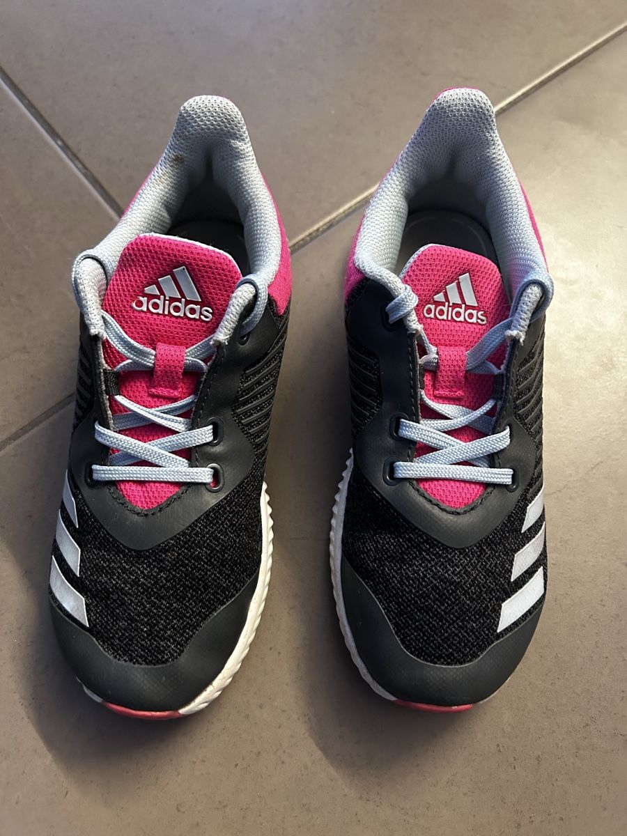 Adidas Scarpe per ragazze: Adidas Turnschuhe 31 – Usato da Buttwil venduto da Oni-78