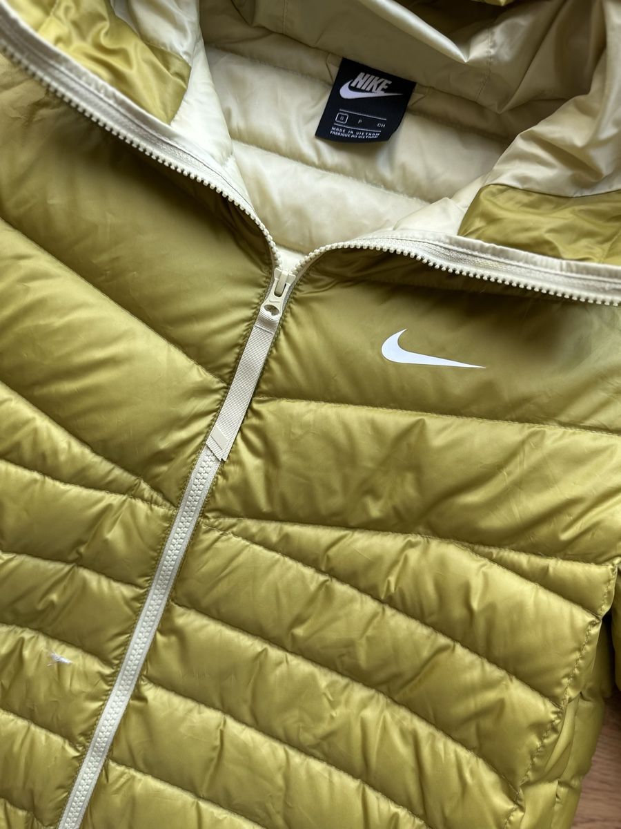 Nike Jacken: Nike Jacke Daunenjacke - Grün – Gebraucht aus Basel von FatmaCan52