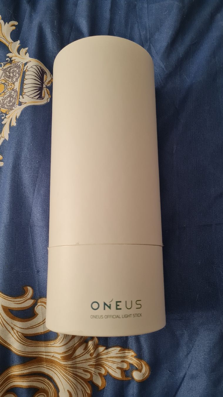 Lampade: Oneus Official Light Stick – Nuovo e nell'imballaggio originale da Rüti ZH venduto da Elisa133 1