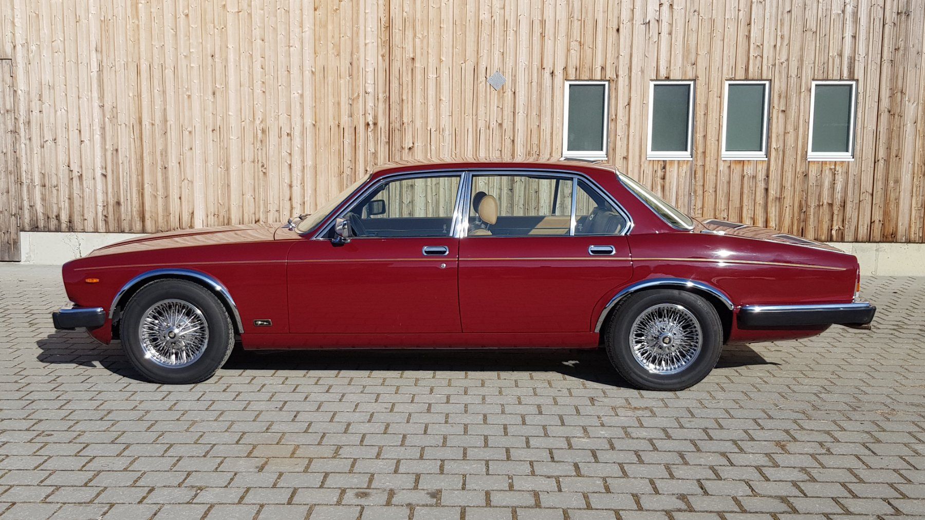Jaguar Automobili: Jaguar XJ6 4.2 – Usato da Reinach AG venduto da Goldtimer 6