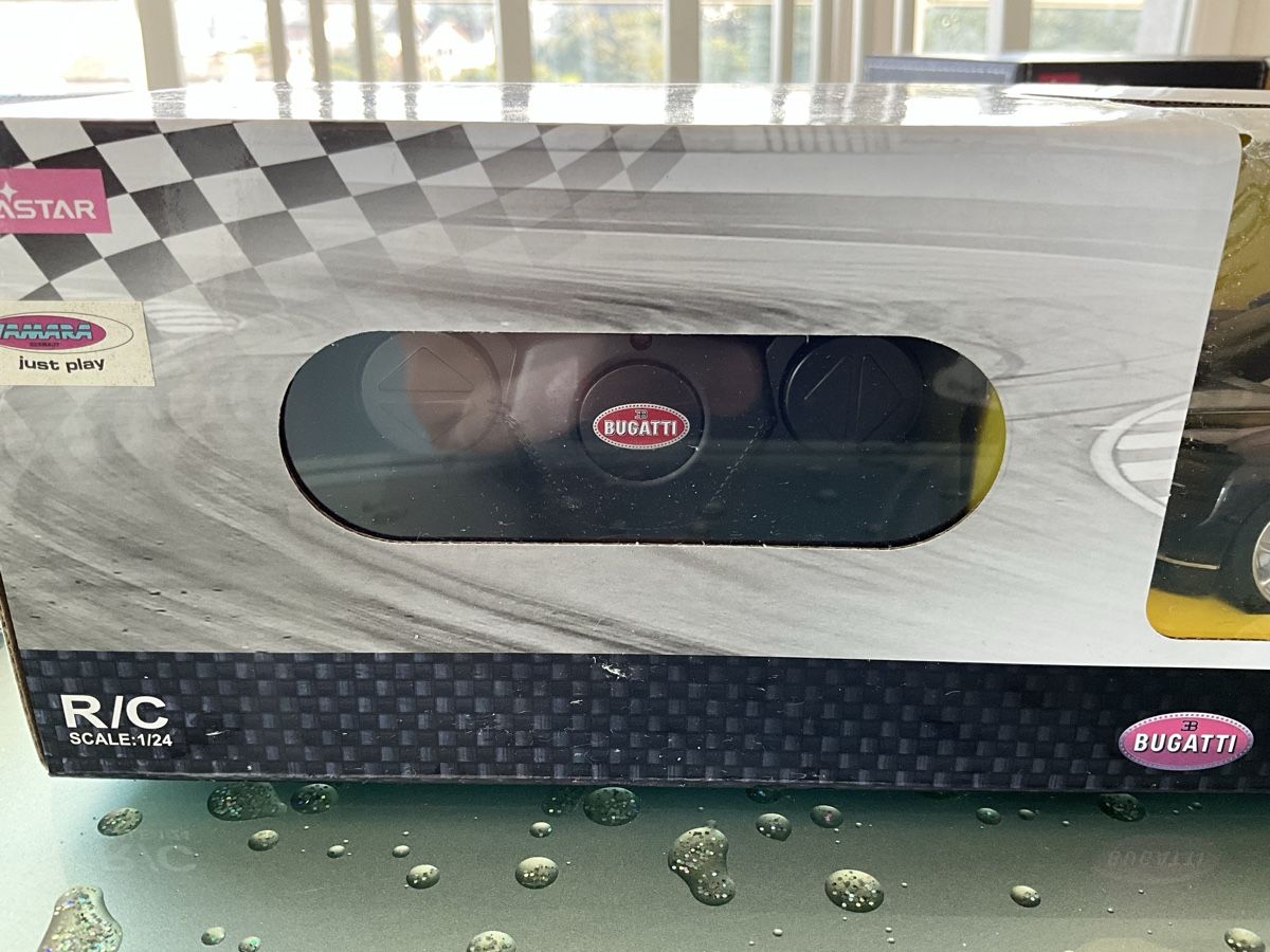 Spielzeuge: Bugatti Chiron RC Auto – Neu und originalverpackt aus Rüschlikon von dancingsea 3
