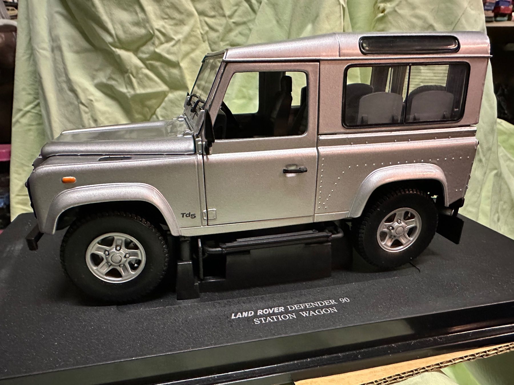 Revell Modellautos: Land rover defender 90 gb 4x4 – Neu (gemäss Beschreibung) aus Reinach AG von rares75 1