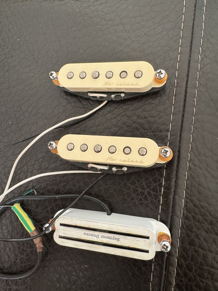 Fender Strumenti musicali: Noiseless Stratocaster Pickups Fender Neck & Middle – Usato da Hünenberg See venduto da Soundvalley 1