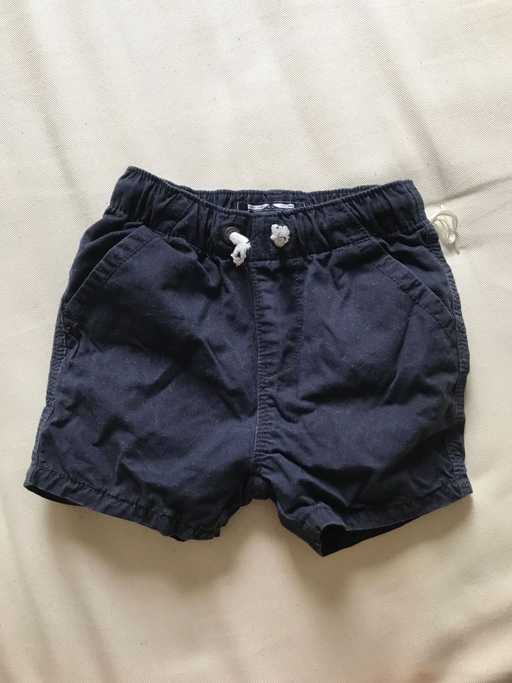 Next Pantalons: Kurze Hose Baby 82 – D'occasion à Zürich par mybuybye