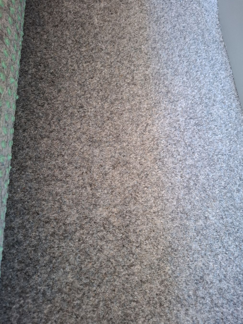 Teppiche: 2x! Teppich graumeliert mit Noppenrücken – Gebraucht aus Rotkreuz von PrelovedPicks 2