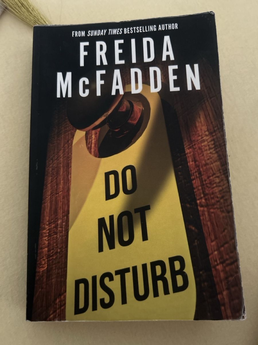 Bücher: Buch Do Not Disturb von Freida McFadden englisch – Gebraucht aus Oberdorf SO von Larissa111