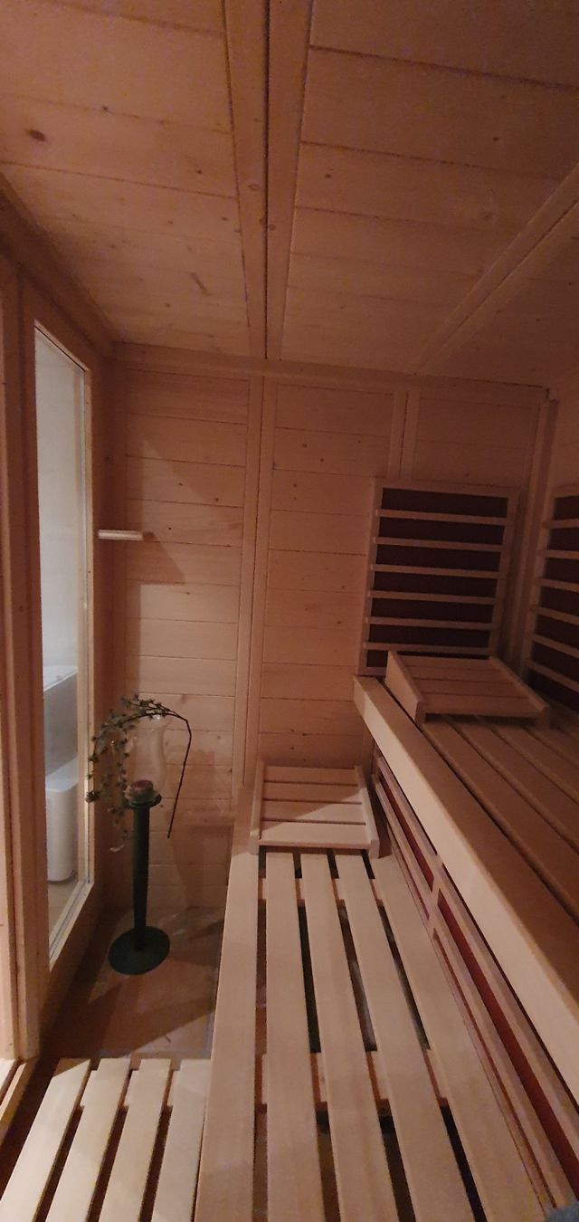 Sauna & Accessori: Wärmekabine Infrarot/ Sauna – Usato da Wittinsburg venduto da Rogeri 2