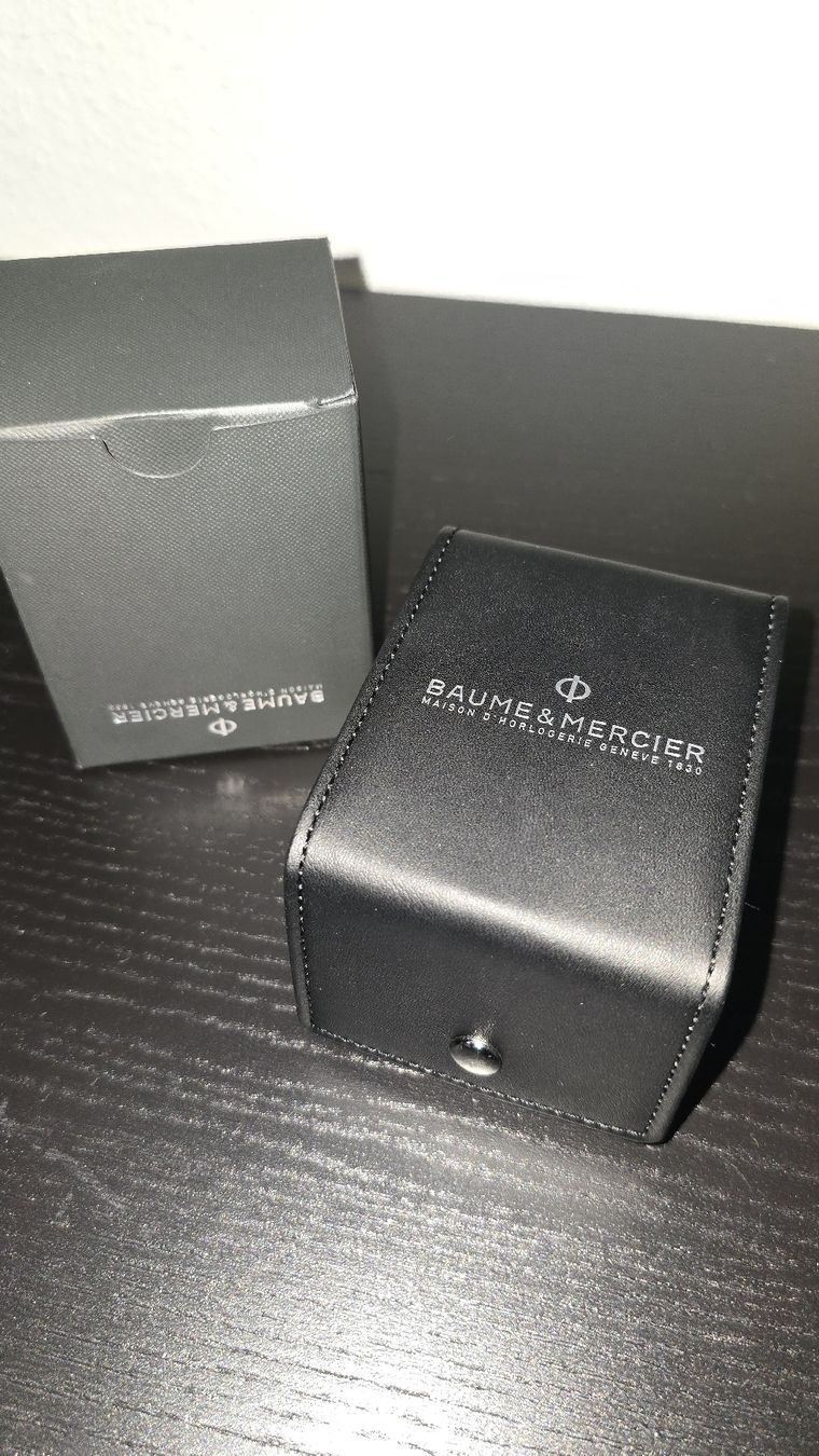Baume & Mercier Scatole porta orologi: Baume & Mercier Uhrenbox Leder Schwarz  – Nuovo (secondo la descrizione) da Gampel venduto da Seilerwatches