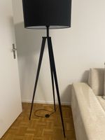 Schwarze Stehlampe Tripod, modern & schlicht, wie neu!