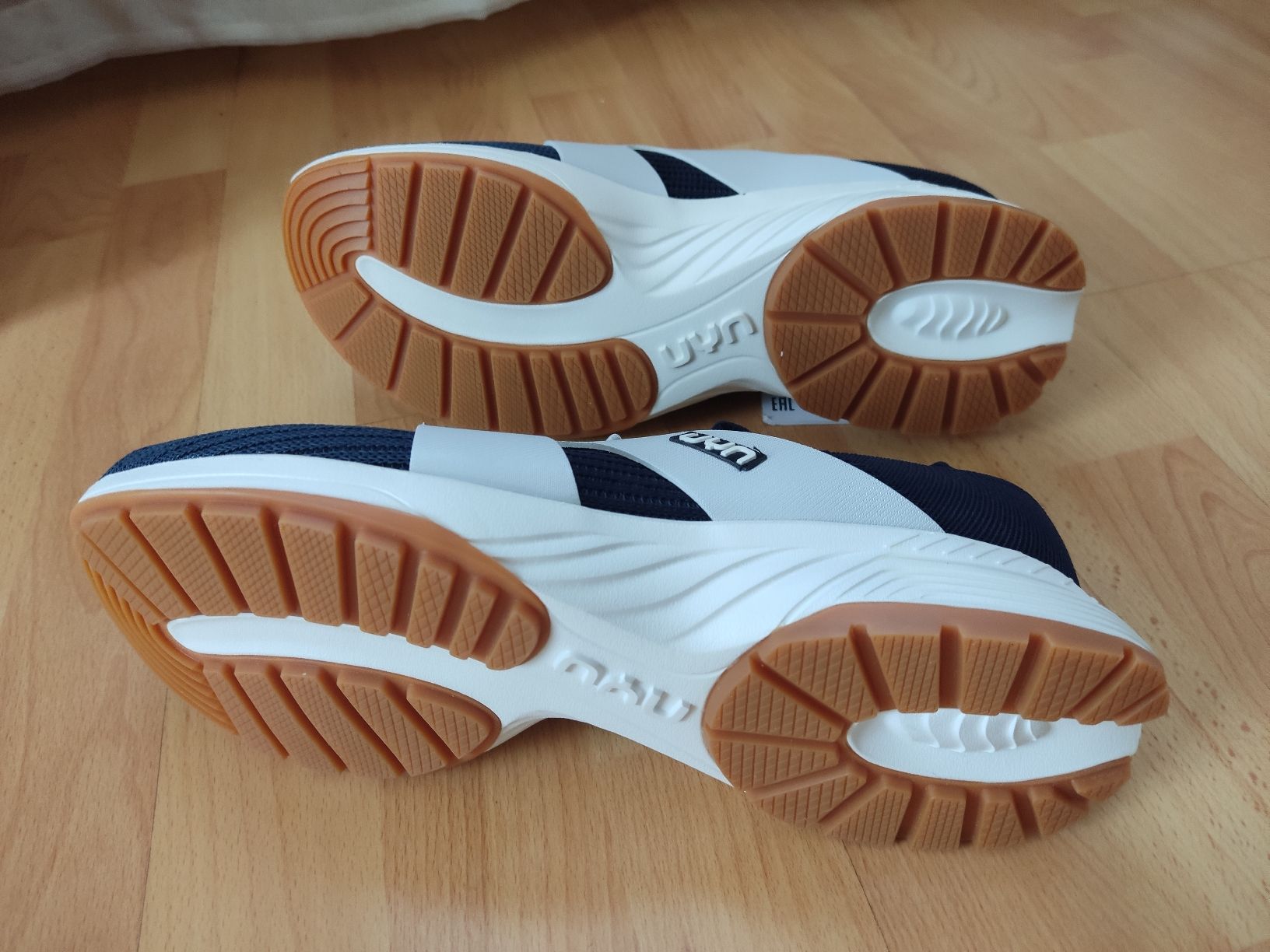 UYN Scarpe da uomo: Uyn 46 Größe neu – Nuovo e nell'imballaggio originale da Meggen venduto da Malecifent 2