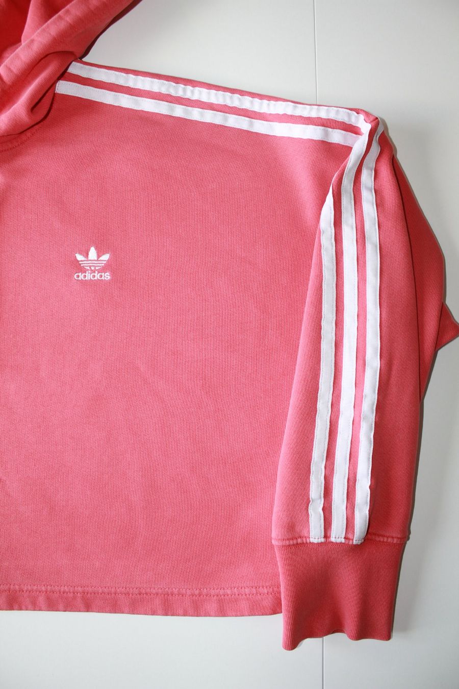 Adidas Pullover & Sweatshirts: Adidas sweat à capuche crop  t. 36 – Gebraucht aus Peseux von Gilloss 3