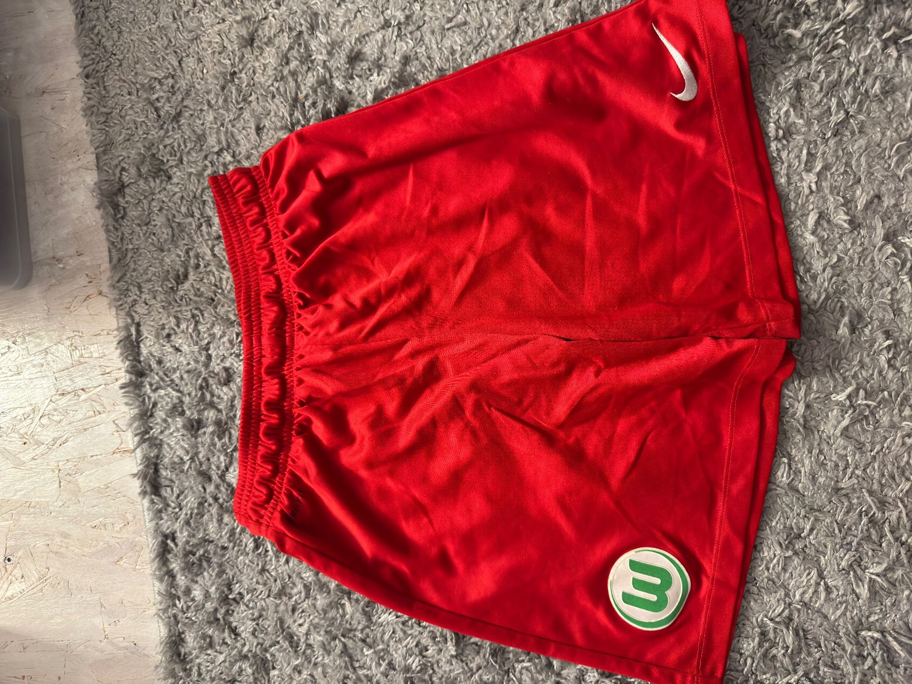Nike Pantaloni: Wolfsburg Fussballshorts – Usato da Römerswil LU venduto da oli_9hd5