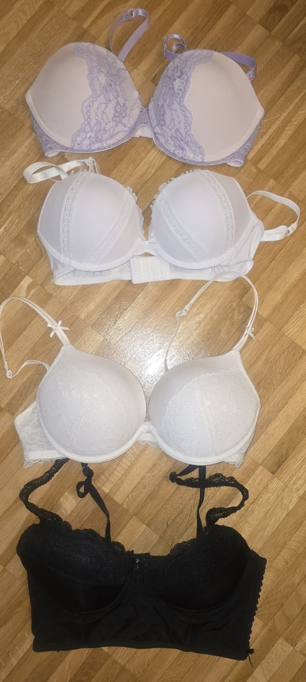 Altra biancheria intima: SECOND HAND BHs 4er Set Weiss Lila Schwarz Grösse ca. 75B – Usato da Seuzach venduto da Verano_2026