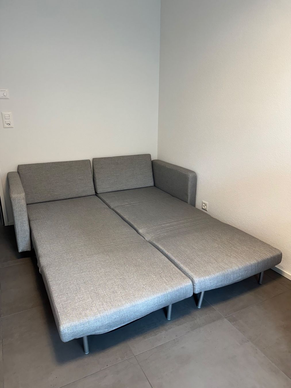 Boconcept Sofas: BoConcept Melo Stoff Zweisitzer Sofa Grau – D'occasion à Steinhausen par phi_8nvy 2