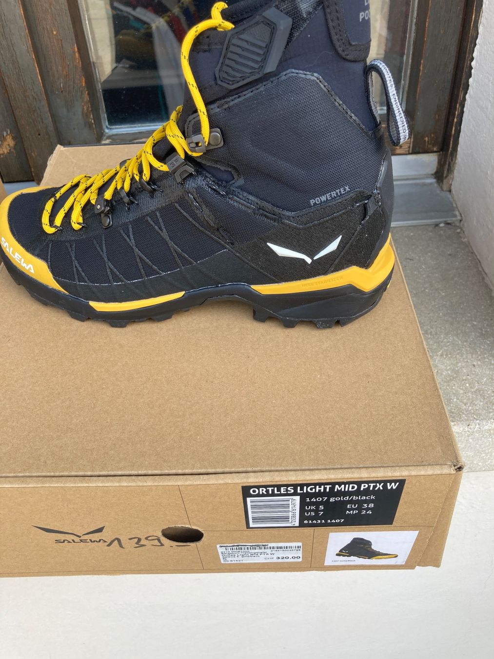 Salewa Damenschuhe: Salewa Bergschuh Gr 38 Neu ! – Gebraucht aus Embrach von Rockbeat