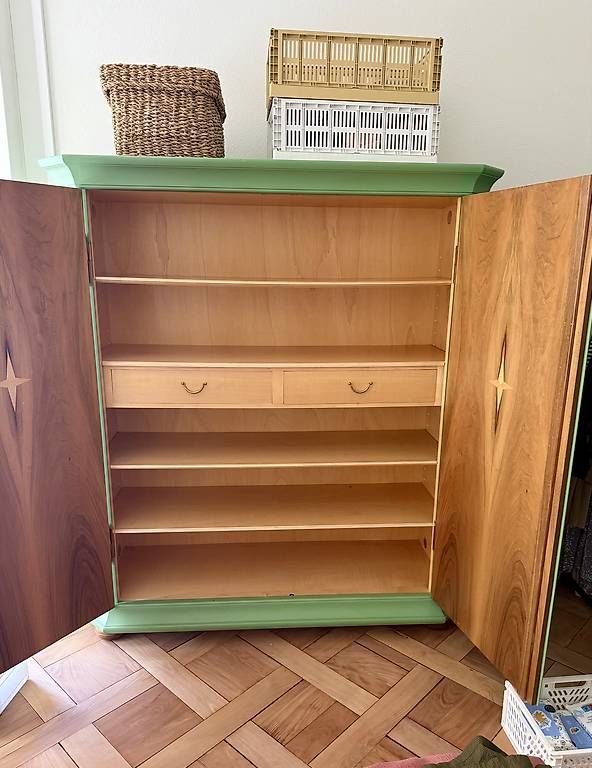 Armadi: Kleiderschrank aus massivem Holz – Usato da St. Gallen venduto da nareh 1