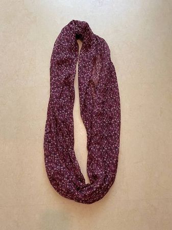 Bordeauxroter Schlauchschal/Foulard mit Blumenmuster