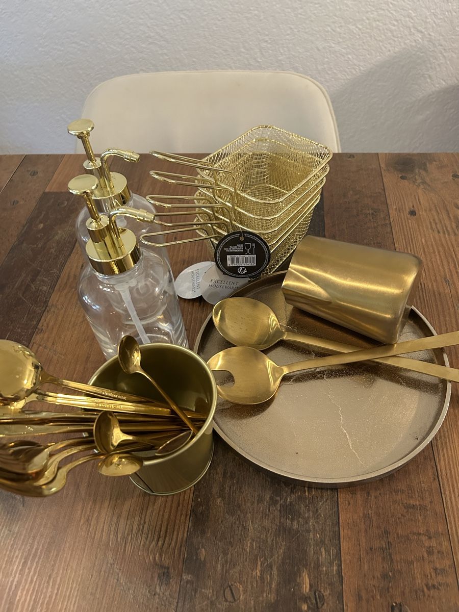 Set di posate: Goldfarbenes Küchen- & Deko-Set – Nuovo (secondo la descrizione) da Urtenen-Schönbühl venduto da vib_k5pt