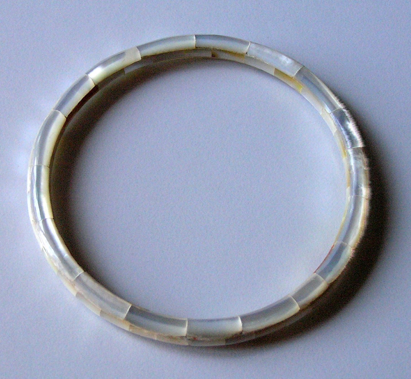 Bracciali & Braccialetti: antiker Armreif Armring aus Perlmutt – Usato da Frauenfeld venduto da dhour 5