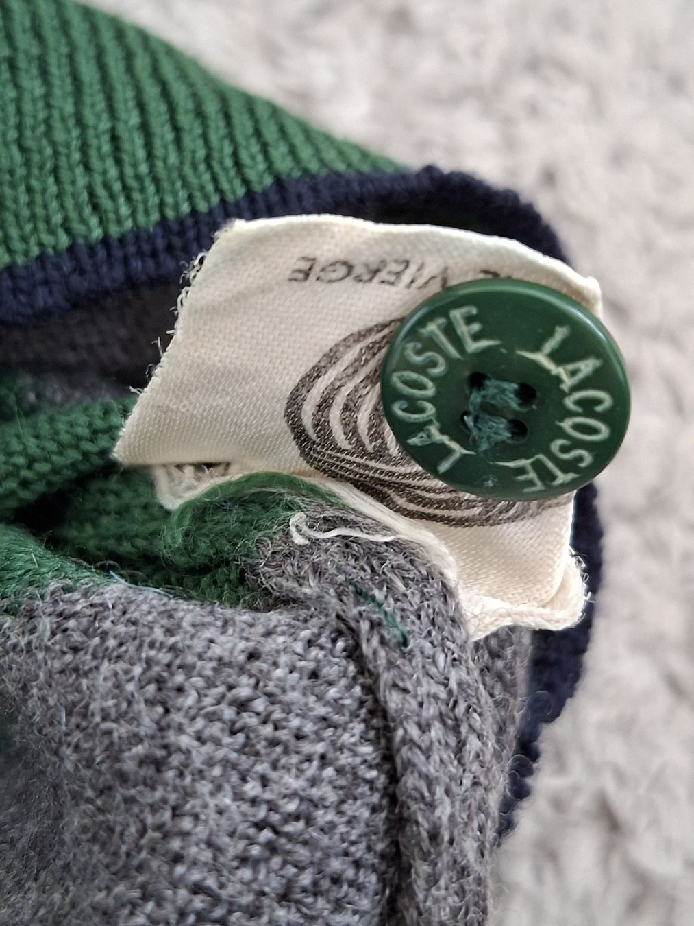 Lacoste Pullover & Sweatshirts: pull Lacoste rayé vert gris taille 8 laine – Gebraucht aus Renens VD von ser_j2fn 8
