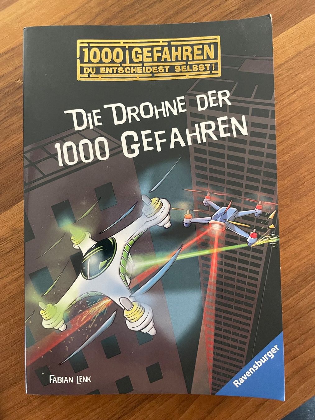 Livres: Die Drohne der 1000 Gefahren – D'occasion à Neftenbach par hochulmr