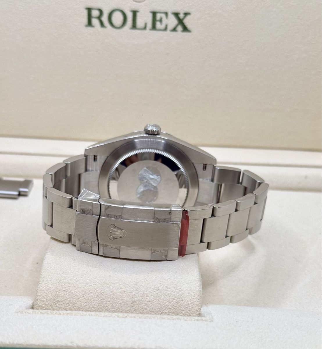Rolex Uhren: Rolex Coral Red ref.124300 New Full Set – Neu und originalverpackt aus Lugano von Superstudiolugano 4