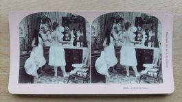 Antikes Stereo-Foto Frauen im Umkleideraum