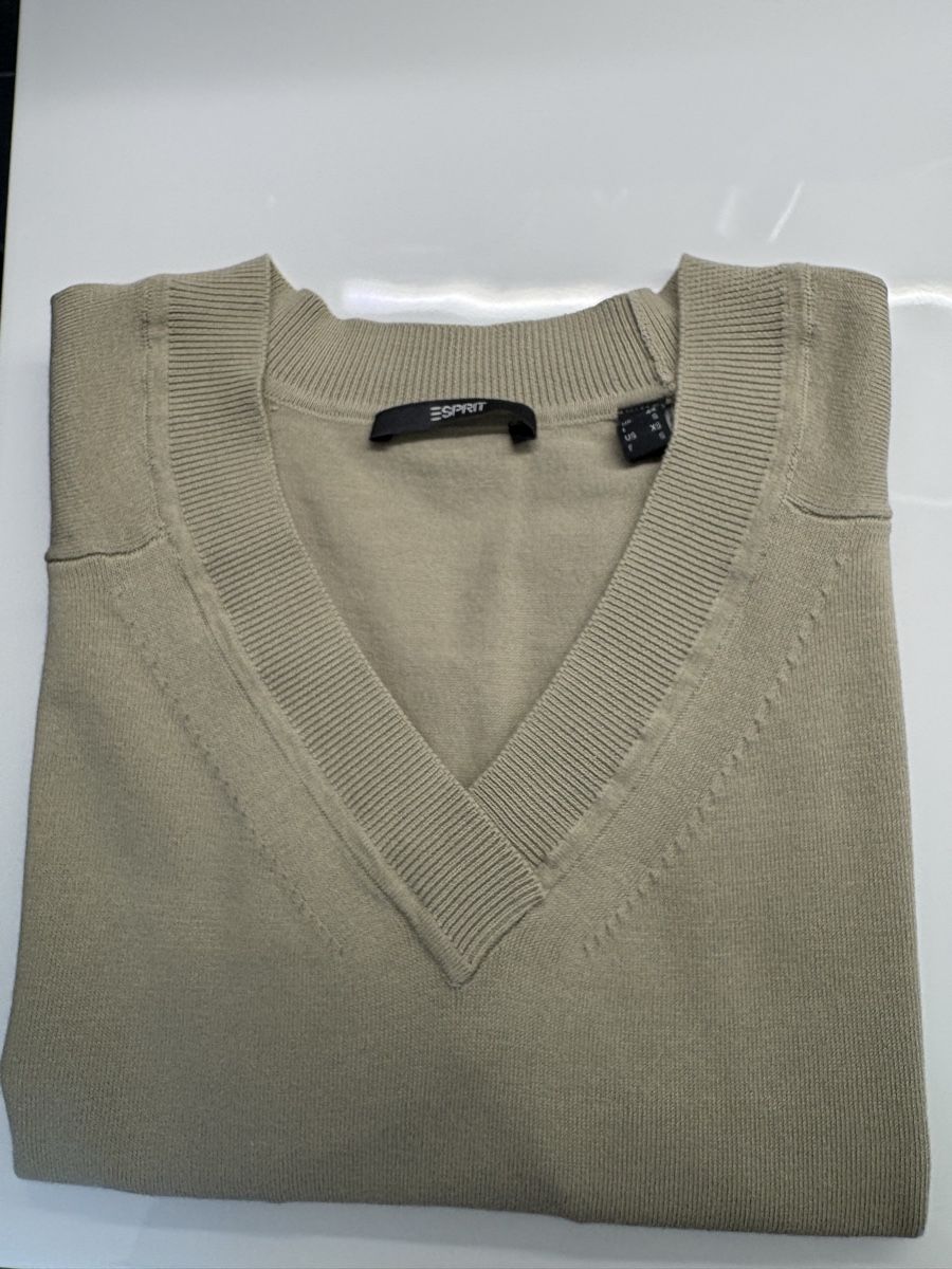 Esprit Pulls & Sweat-shirts: Damen Pullover kurzarm V-Ausschnitt Esprit Grösse XS – D'occasion à Dulliken par gab_jdr2 5