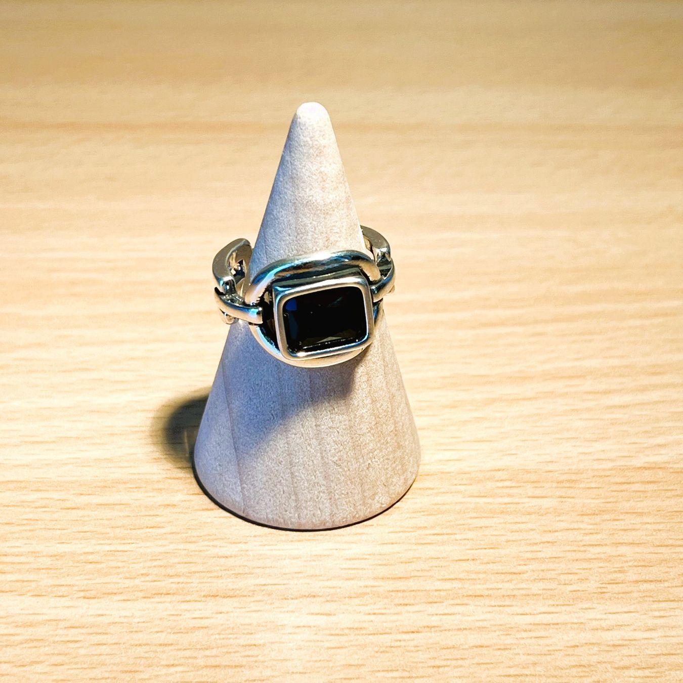 Anelli: Ring silberfarben mit eckigem schwarzen Zirkon – Usato da Amlikon-Bissegg venduto da riestig