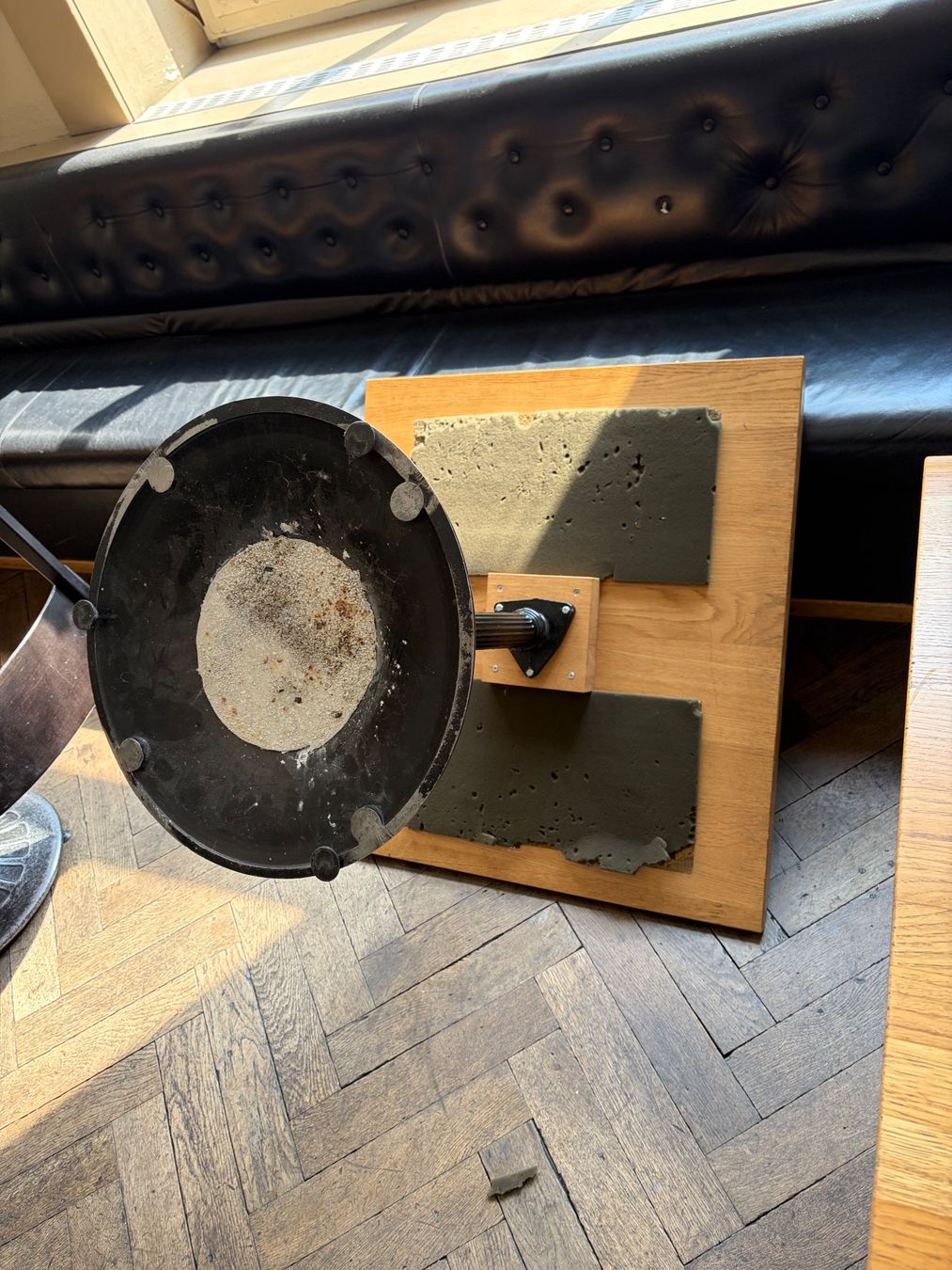 Tables: Bistrotische Holz / Metall, 36 Stk. – D'occasion à Zürich par gis_dpj9 1